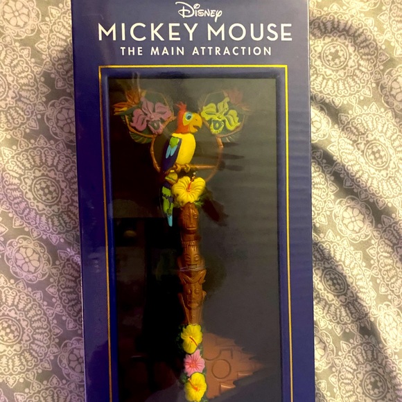 New Enchanted Tiki Room collectible Mickey Mouse: The Main Attraction Key 5-12 ✨